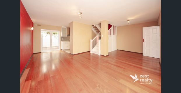 Peaceful townhouse in East Freo - Photo 1