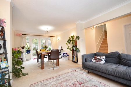 4 bedroom detached house to rent - Photo 2