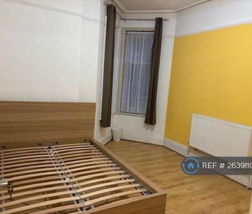 1 bedroom in a flat share to rent - Photo 5