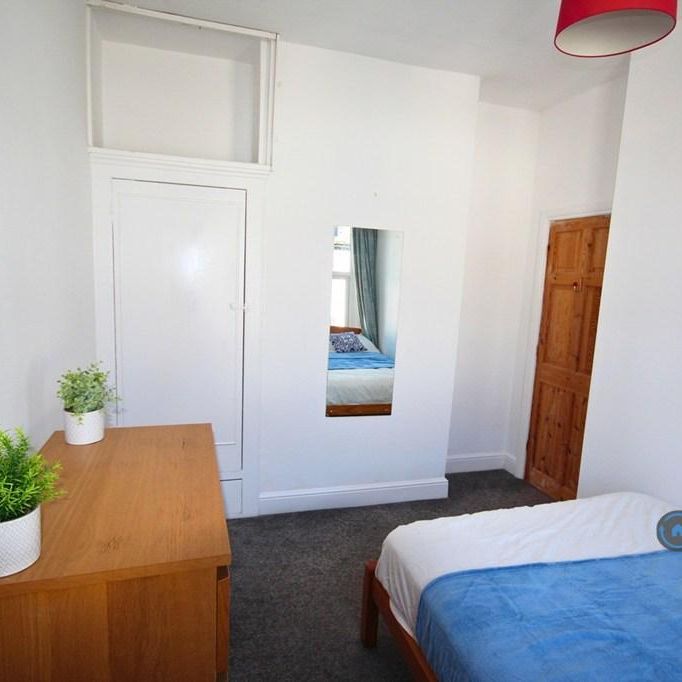 5 bedroom detached house to rent - Photo 1