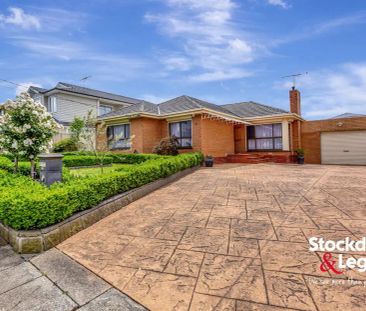 “Charming Triple-Fronted Brick Residence in a Prime Location” - Photo 5