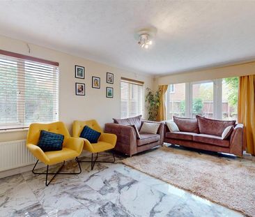 4 bedroom detached house to rent - Photo 2