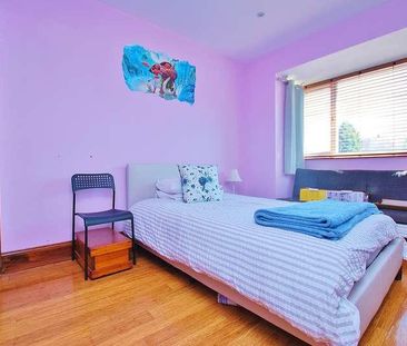 Bryanstone Close, Guildford, Surrey, GU2 - Photo 3