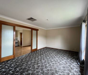 Low Maintenance unit in Prime Northern Suburbs Locaton - Photo 3