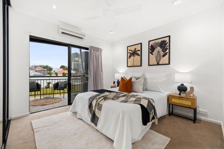 Outstanding Top Floor Furnished Apartment with City Views! - Photo 2