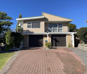 Spacious Three-Bedroom Home in Desirable Location - Photo 6