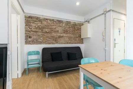 Carrer de Vinaròs, Barcelona, Catalonia 08003 - Photo 2