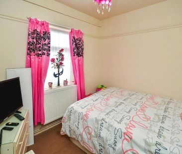 2 bedroom end of terrace house to rent - Photo 1