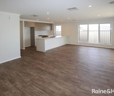 GREAT GOBBAGOMBALIN - Photo 2