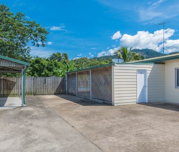 SPACIOUS FAMILY DUPLEX WITH HUGE YARD AND SPARKLING POOL! - Photo 6
