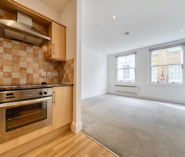 Flat to rent - High Street, Gravesend, DA11 - Photo 6