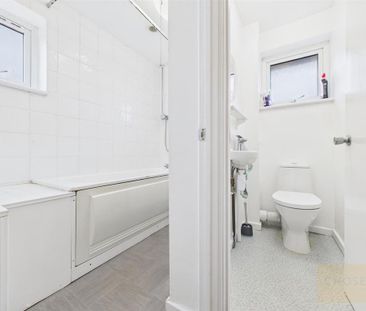 3 bedroom end of terrace house to rent - Photo 5