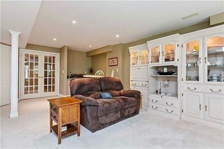 For Lease - 2113 Pinevalley Crescent, Oakville, Ontario - Photo 2