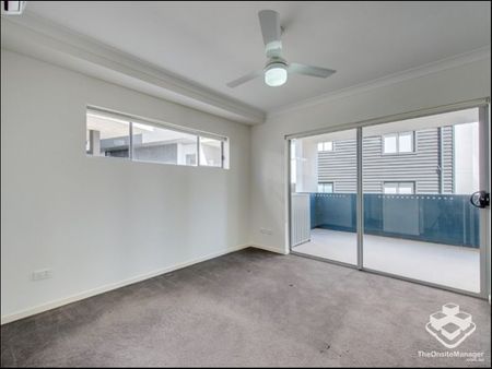 Furnished Spacious unit with park & city view - Photo 2