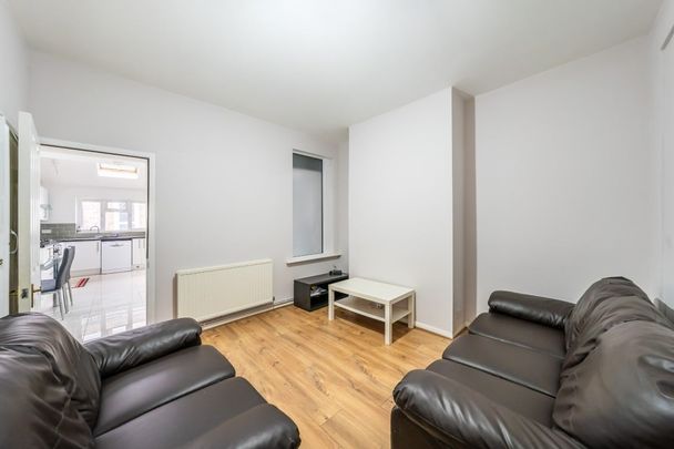 4 bedroom terraced house to rent - Photo 1