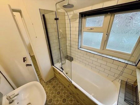 2 bedroom House To Let - Photo 4