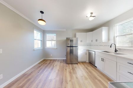 For Lease - 77 Glenburn Avenue, Toronto, Ontario - Photo 2