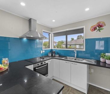 Charming 3BR Home with Garden! - Photo 4
