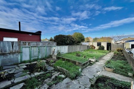 3 bed House Rosedale Road, Grays, RM17 - Photo 3