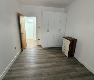 2 Bed Terraced House, Florence Street, E16 - Photo 6