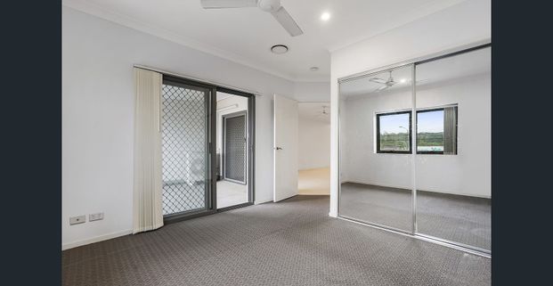 Stylish unit in excellent location - Photo 1