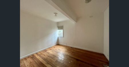 Spacious and beautifully renovated 4-bedroom House for Lease with Expansive Garden Space - Photo 4