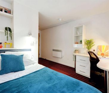 1 bedroom in a flat share to rent - Photo 3