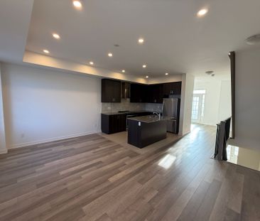 For Lease - 314 Clay Stones Street, Newmarket, Ontario - Photo 5