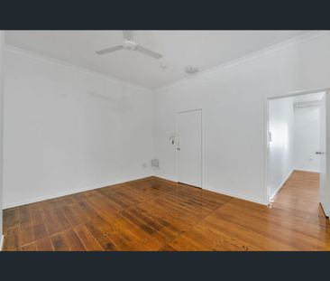 4/286 Lake Street, Cairns North, Qld 4870 - Photo 3