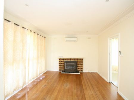 THREE BEDROOM HOUSE - Photo 4