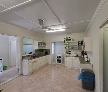 Logan Central - Photo 2