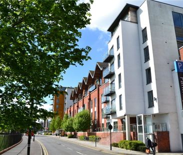 2 double bedroom apartment in the heart of the town centre with vie... - Photo 5