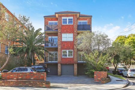 IMMACULATE 2 BEDROOM APARTMENT WITH PARKING & STORAGE - Photo 4