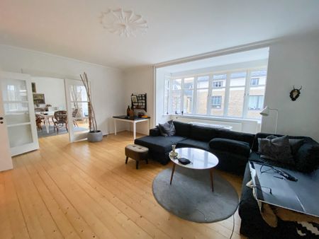 Dejlig 4-værelses lejlighed med to stuer en-suite - Photo 2