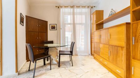 Spacious, bright and airy, next to Tribunal and Gran Vía - Photo 3