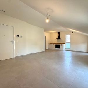 Appartement te huur in Namur voor € 950 met 1 slaapkamer - Photo 2