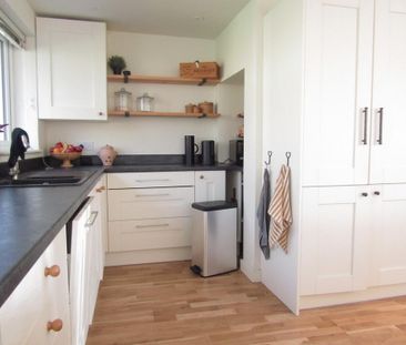 3 bedroom detached bungalow to rent - Photo 6