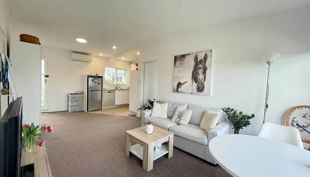 Beautifully presented 1 Bedroom - Photo 1
