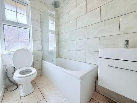 Old Oak Common Lane, East Acton, London, W3 7DT - Photo 3
