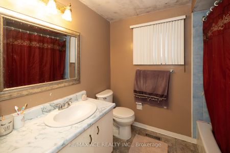 Detached Home For Lease | E8027752 - Photo 5