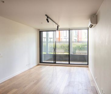 Perfectly Located Inner-City Living! CAR SPACE INCLUDED! - Photo 1