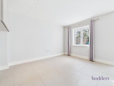 5 bedroom detached house to rent - Photo 2