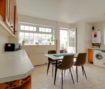 1 bedroom in a house share to rent - Photo 2