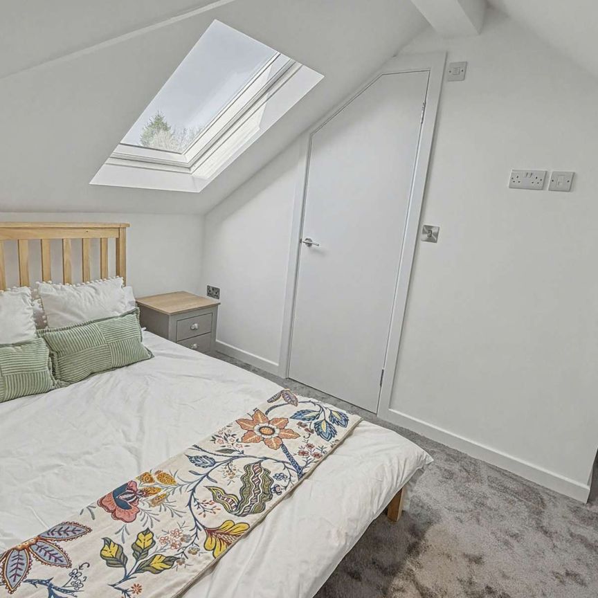 Normanton Drive Room 5 - Photo 1