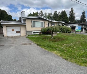 Charming 3 Bedroom Upper - Photo 4