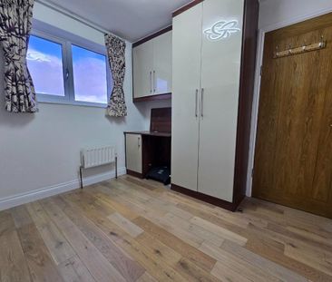 4 bedroom semi-detached house to rent - Photo 5