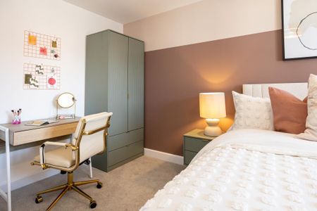 3 bedroom semi-detached house to rent - Photo 2