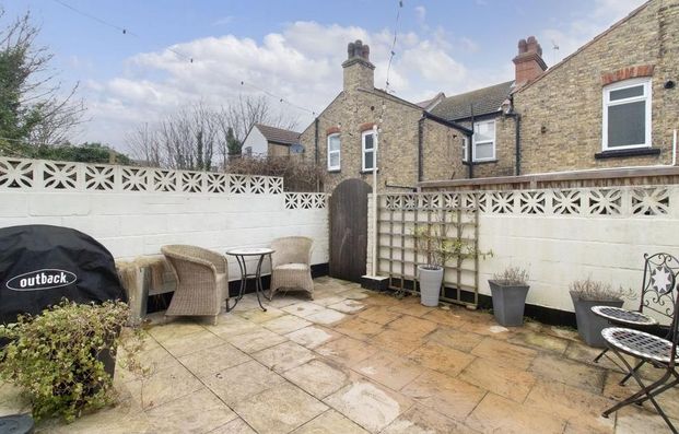 3 bedroom terraced house to rent - Photo 1