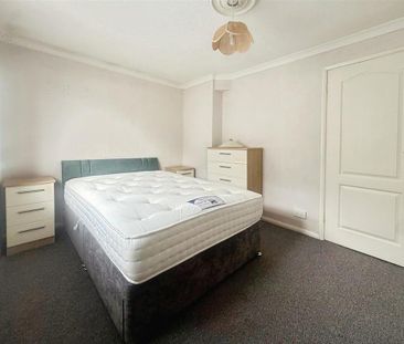 4 bedroom detached bungalow to rent - Photo 5