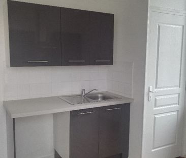 A LOUER - VILLEDIEU LES POÊLES - Appt T3 - 2 chambres - 58 m2 - par... - Photo 3